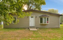 1401 S Miner Road, Crystal, MI 48818