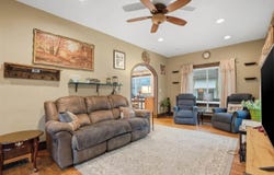 413 S 3rd Ave, Washington, IA 52353