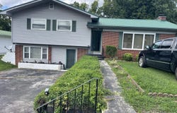 1102 W Chester Avenue, Middlesboro, KY 40965