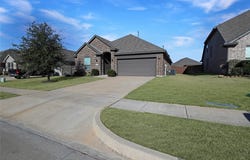 512 Mccoy Drive, Van Alstyne, TX 75495