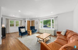 313 S 4th Ave, Brandon, SD 57005