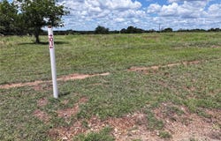 Floyd's Run St lot: 10, Bertram, TX 78605