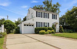 118 Magnolia, Westbury, NY 11590
