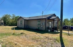 501 Maple St, Taylor, TX 76574
