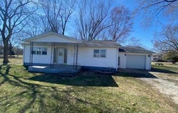 245 S 7th Street, Nokomis, IL 62075