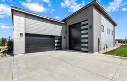 527 Midpoint Ave, Middleton, ID 83644