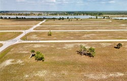 18 COCKATIEL WAY, FL 33946