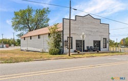 413 W Batte Street, Cameron, TX 76520