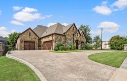3300 Alexandria Court, Grapevine, TX 76092