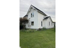 333 N Chippewa, Shepherd, MI 48883