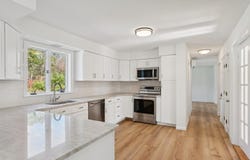 17 Chestnut Drive, Topsham, ME 04086