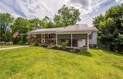 4 Ann St, Carnegie, PA 15106