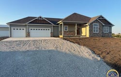 2664 NW 86th St, Topeka, KS 66618