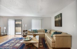 124 Park Gate Drive, Edison, NJ 08820