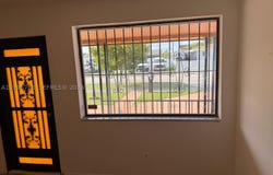 1185 W 32nd St, Hialeah, FL 33012