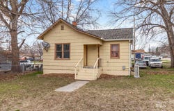 223 E Chicago St, Caldwell, ID 83605-3228