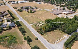 1124 E Parkerville Road, DeSoto, TX 75115