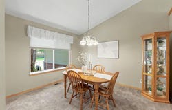 8 E 2nd St Cir, Valley Center, KS 67147