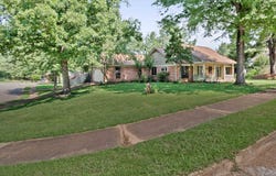 1023 HUNTERS POINT Dr, Memphis, TN 38018