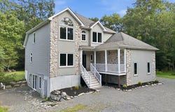 5327 Maple Lane, Cresco, PA 18326