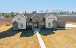 1574 Lion Lake Drive, Progreso Lakes, TX 78596