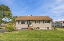 514 Harrison Ave, Manville Boro, NJ 08835-1922
