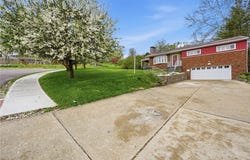 401 Clair Dr, Upper St Clair, PA 15241