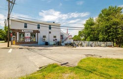 1019 Main Rd, Tiverton, RI 02878