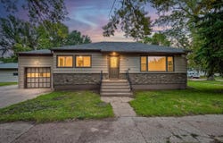 978 Arizona Ave SW, Huron, SD 57350