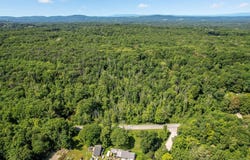 155 S Quaker Lane, Hyde Park, NY 12538