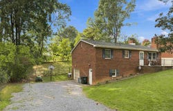 412 WHITEHALL AVE, STAUNTON, VA 24401