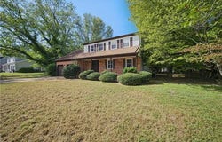 5 Bennett Farm Rd, Poquoson, VA 23662