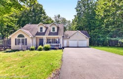 5120 Braintree Drive, Bushkill, PA 18324
