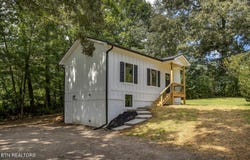 329 Old Emory Rd, Clinton, TN 37716