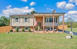 1878 Cranwell Dr, Vinton, VA 24179