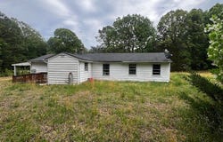 565 Town Bridge Road, Saluda, VA 23149