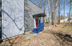 8943 Deerfield Drive, Tobyhanna, PA 18466
