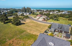 2732 LINCOLN Ave, Bandon, OR 97411