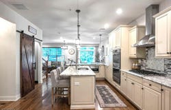 20 Masterson Ct, Waldwick Boro, NJ 07463-1136