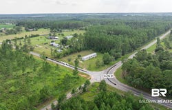 Day Rd, Robertsdale, AL 36567