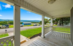 1022 Ohio Ave, Etowah, TN 37331
