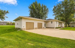 201 Rainbow Drive, Fairbank, IA 50629