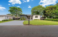904 NW 6th Ter, Hallandale Beach, FL 33009