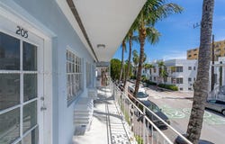 635 8th St, Miami Beach, FL 33139