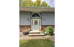 806 6th Ave SE, Pipestone, MN 56164