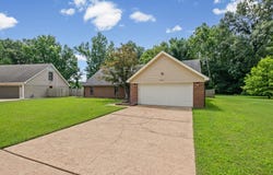 8001 CLAREDALE Dr, Bartlett, TN 38133