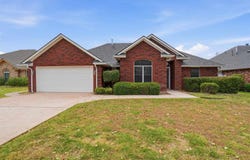 1714 SW 68th St, Lawton, OK 73505