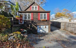 18 Lake Boulevard, East Hampton, CT 06424