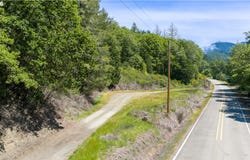 IRIS HILL Ln, Oakland, OR 97462