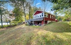 79 7th Street, Brimfield, MA 01010